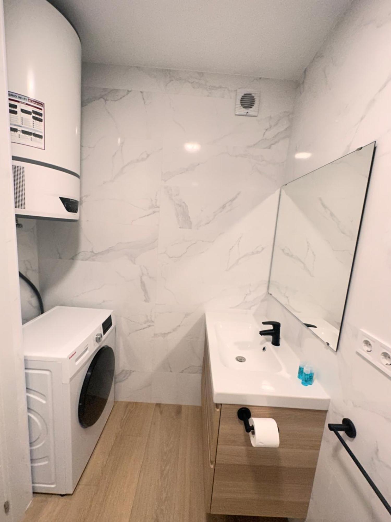 Artes Y Oficios Apartaments Ab Valencia Luaran gambar